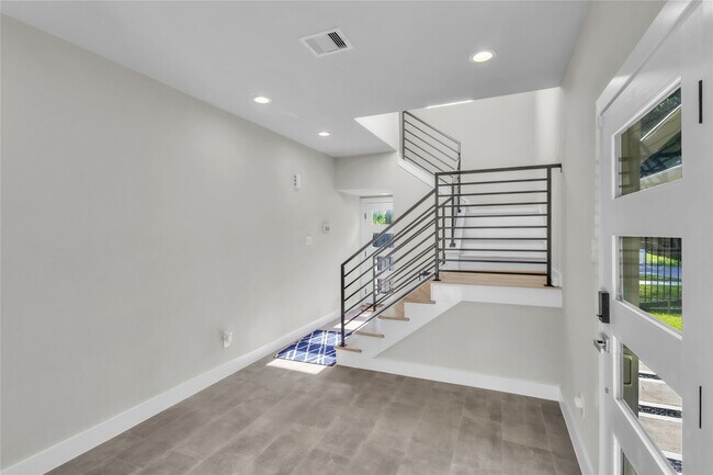 Building Photo - 5912 Midgeley St