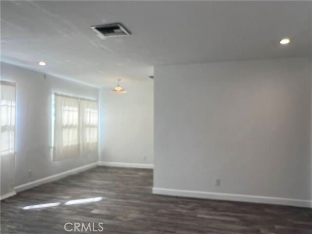 Building Photo - 2588 Genevieve St N