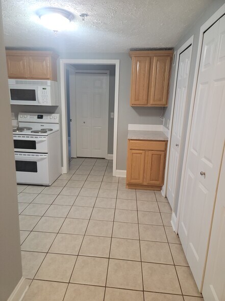 Building Photo - 6026 E Fieldstone Hills Dr