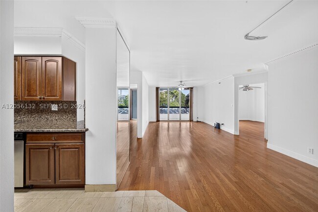 Building Photo - 3600 Mystic Pointe Dr