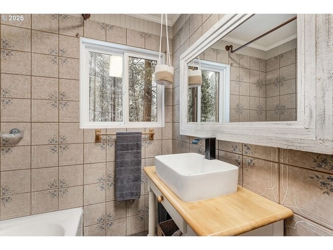 Building Photo - Charming Historic 2 Bed Home + Bonus Room ...