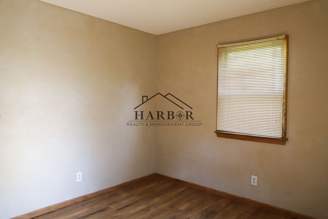 Building Photo - 3504 Ogden Ct NE