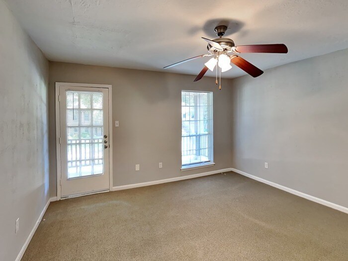 Building Photo - 7726-7712 12 Fairway Ln