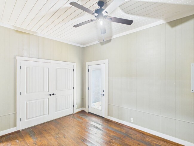 Building Photo - Charming 2BR/2BA with incredible storage in Fredericksburg, TX!