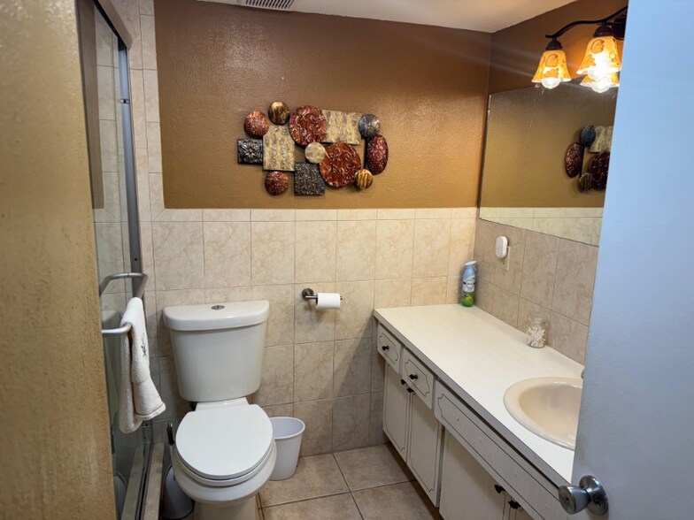 Building Photo - 2348 Shelley St