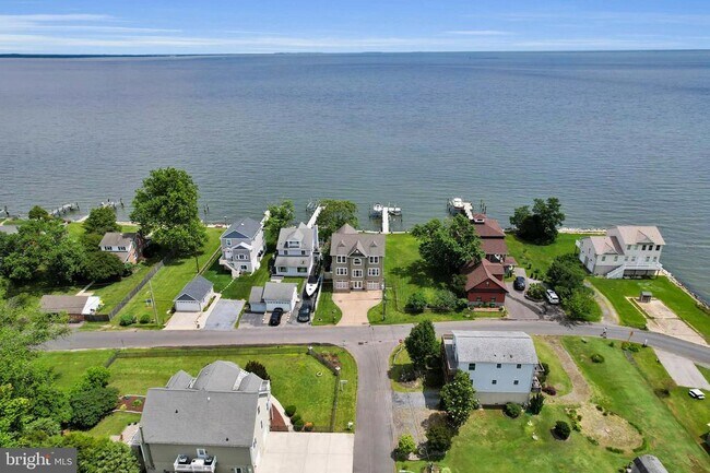 Building Photo - 2260 Lake Dr