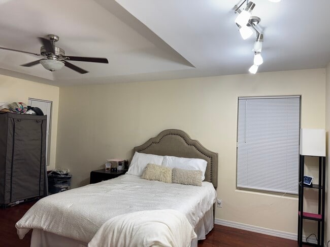 Building Photo - 7204 N 44th Ln