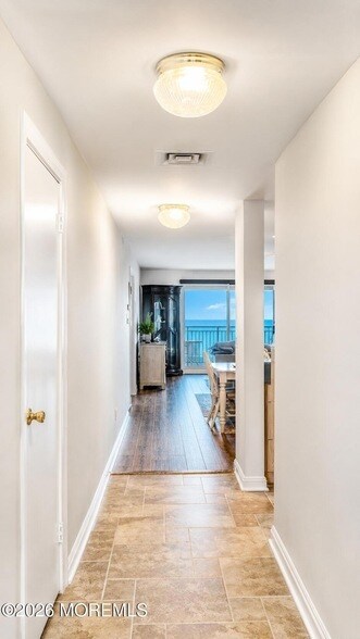 Building Photo - 422 Ocean Blvd N