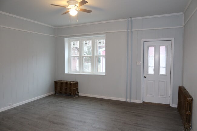 Building Photo - 255 W Rowe St
