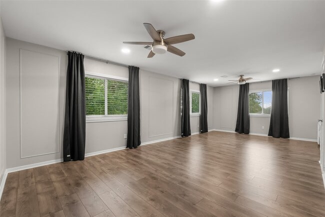 Building Photo - 2105 Murfield Dr
