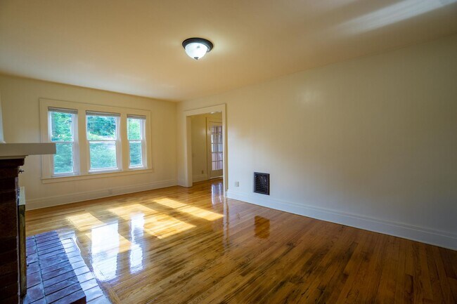 Building Photo - 229 Fellows Ave