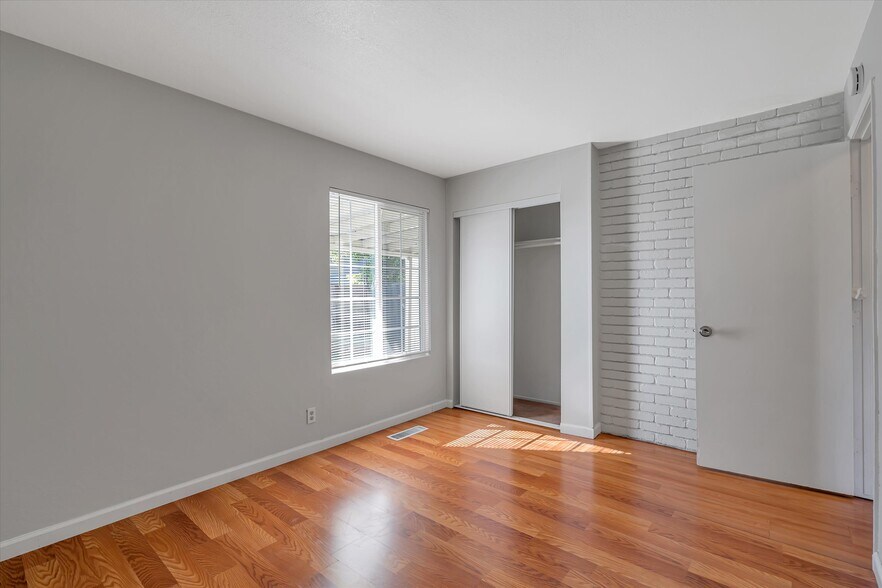 Building Photo - 30079 Vanderbilt St