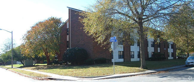 Building Photo - Tucker House