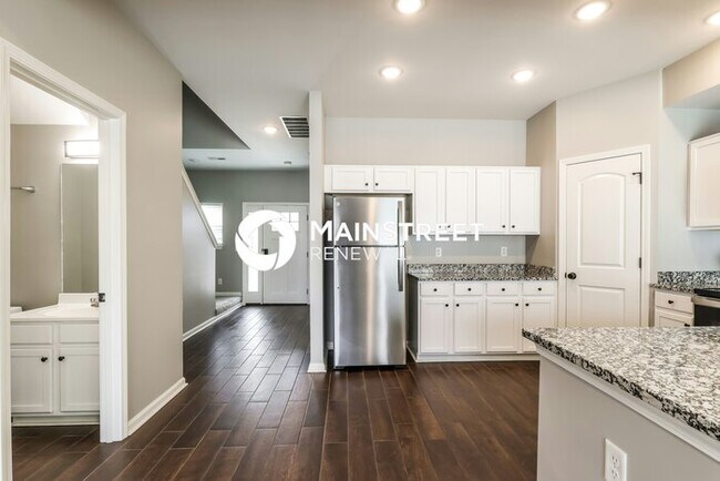 Building Photo - 3 Bedroom Pet-Friendly Home in Jeffersonville, IN with Main Street Renewal
