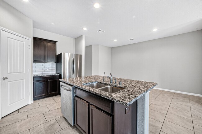 Building Photo - 29615 Breakwater Dr