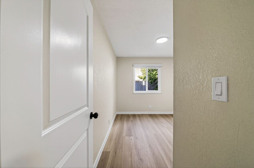 Building Photo - 1250 S Brookhurst St