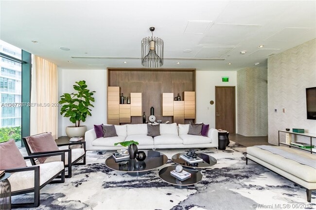 Building Photo - 650 NE 32nd St