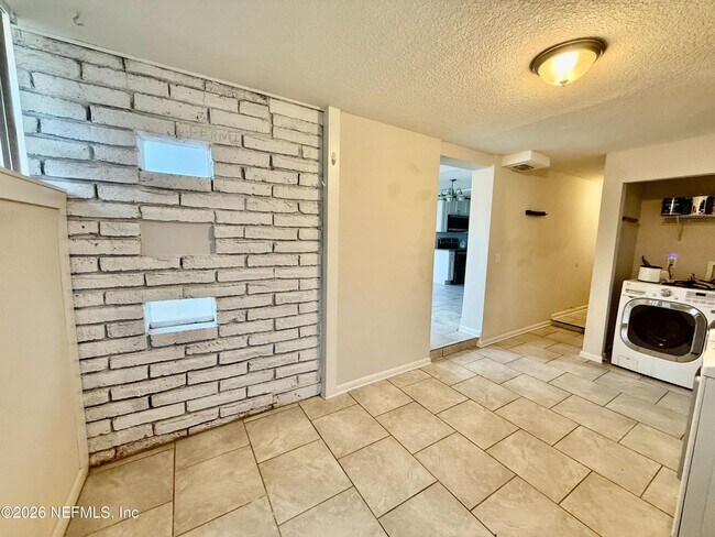 Building Photo - 1354 Stimson St