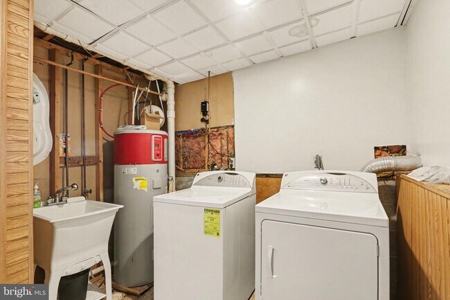 Building Photo - 2109 Highland Ct