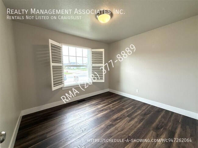 Building Photo - 6031 N Spindrift Ave