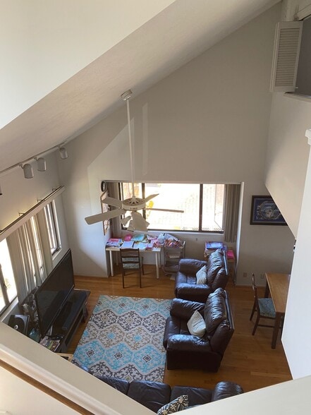 Building Photo - 99-576 Hoio St