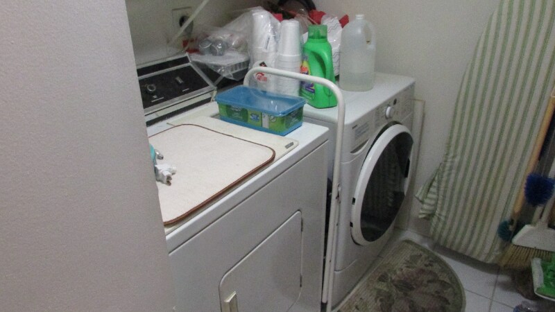 Building Photo - 2699 Pine Ridge Way E