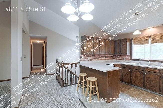 Building Photo - 4811 S 65th St