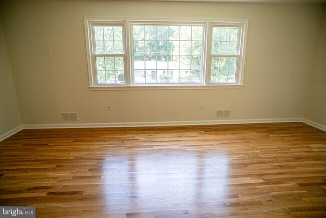 Building Photo - 5012 Larno Dr