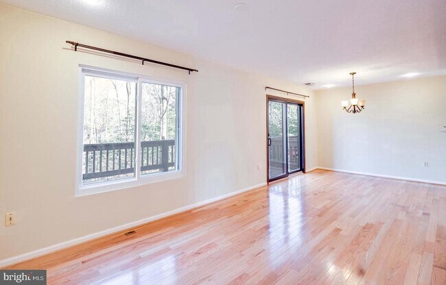 Building Photo - 2303 Glade Bank Way