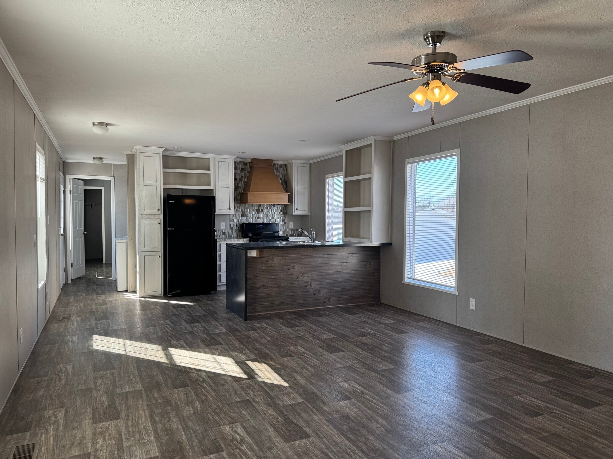 Building Photo - 4484 Goldenrod Dr