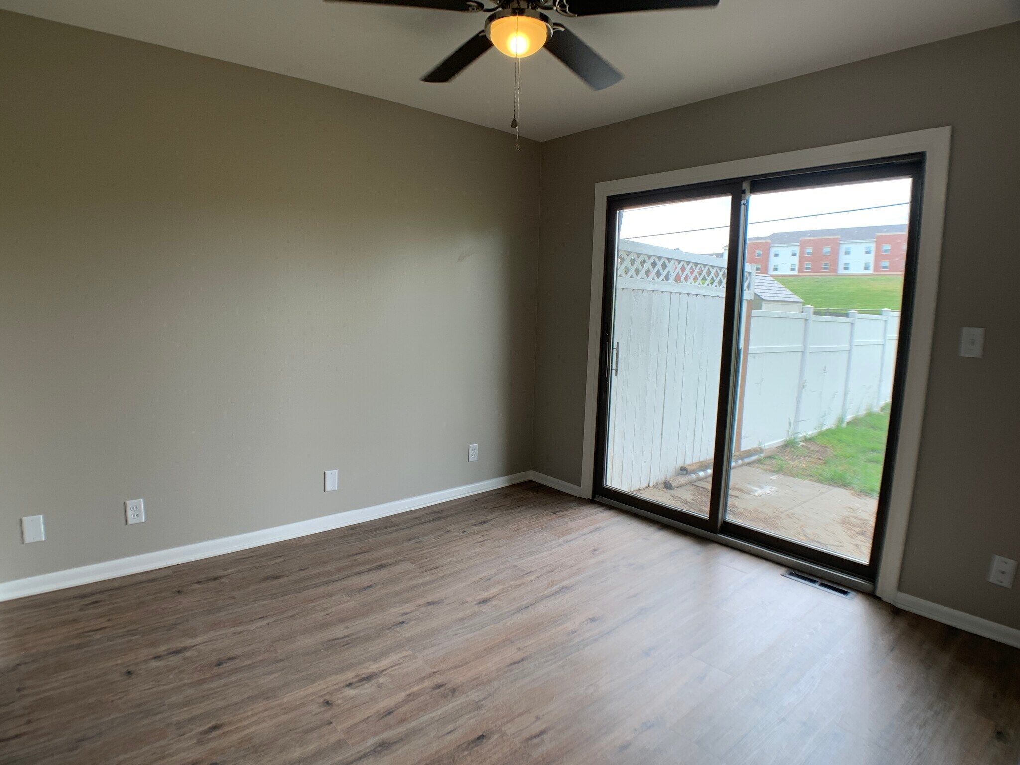 Building Photo - 211 Wedgewood Dr