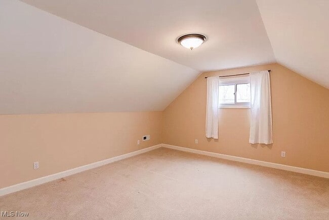 Building Photo - 2961 Archwood Pl