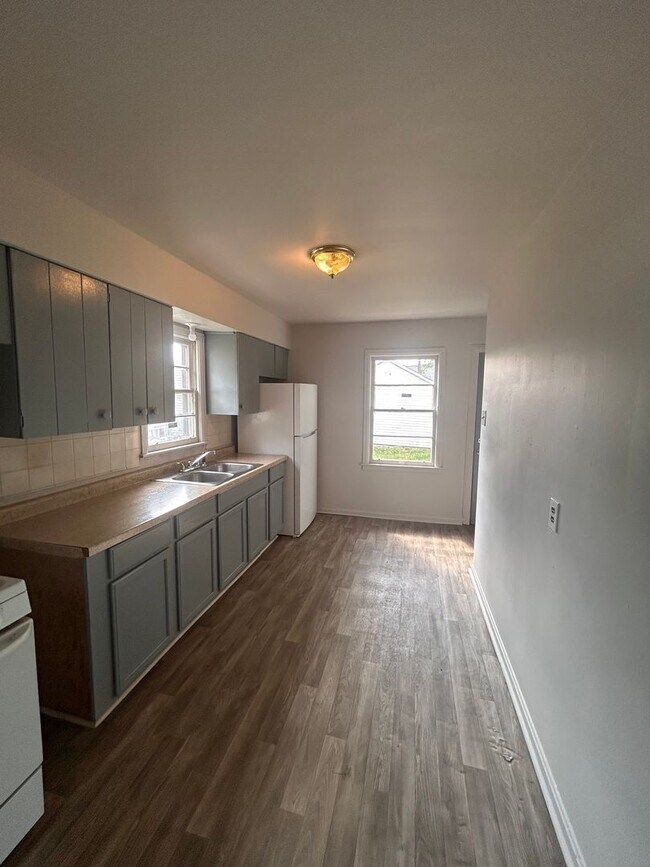 Building Photo - 4204 Robinwood Dr