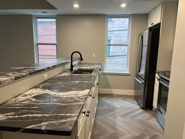 Building Photo - eml649