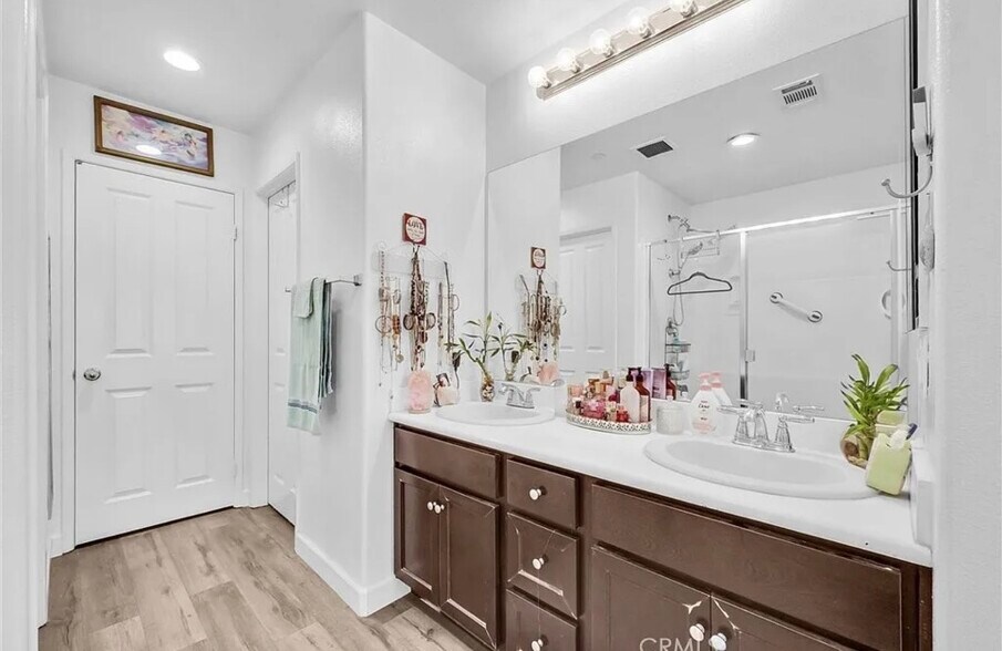 Building Photo - 29427 Linden Pl