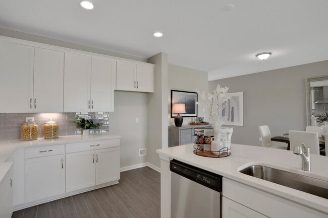 Building Photo - 823 Cherry Elm Dr