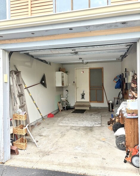 Building Photo - 8254 Beehive Cir