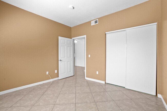 Building Photo - BEAUTIFUL 2 Bedroom Condo near Nellis Airf...