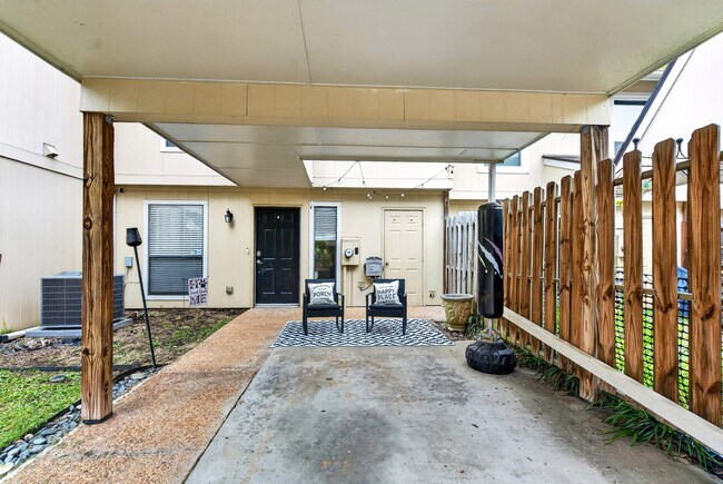 Building Photo - 6393 Hawthorne Terrace
