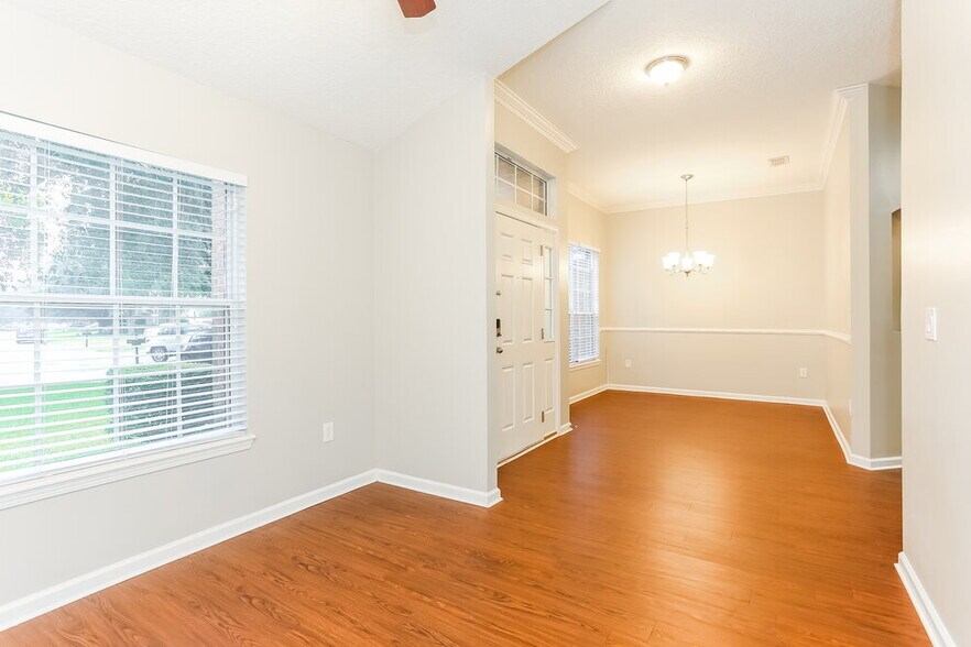 Building Photo - 3753 Briar Ln