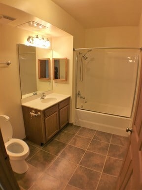 Building Photo - Lindbergh Apartment!