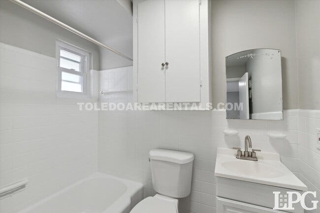 Building Photo - 4225 Harvest Ln