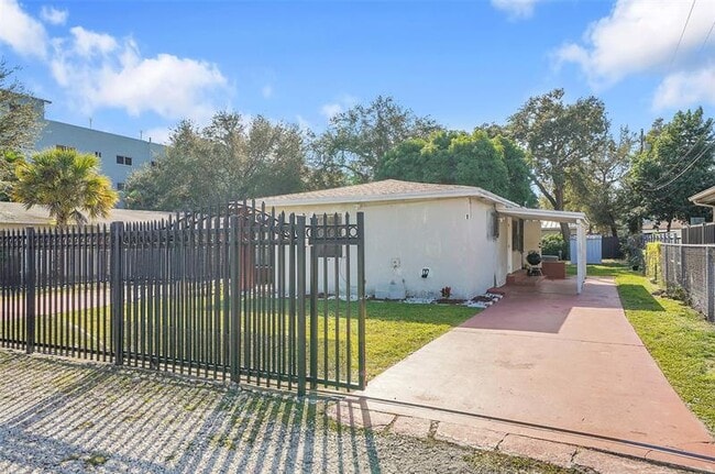 Building Photo - 1646 NE 150th St