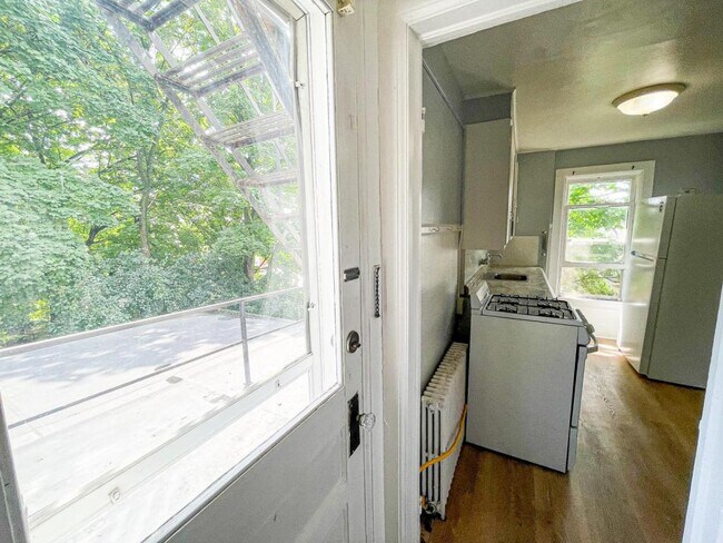 Building Photo - 705 E Seneca St