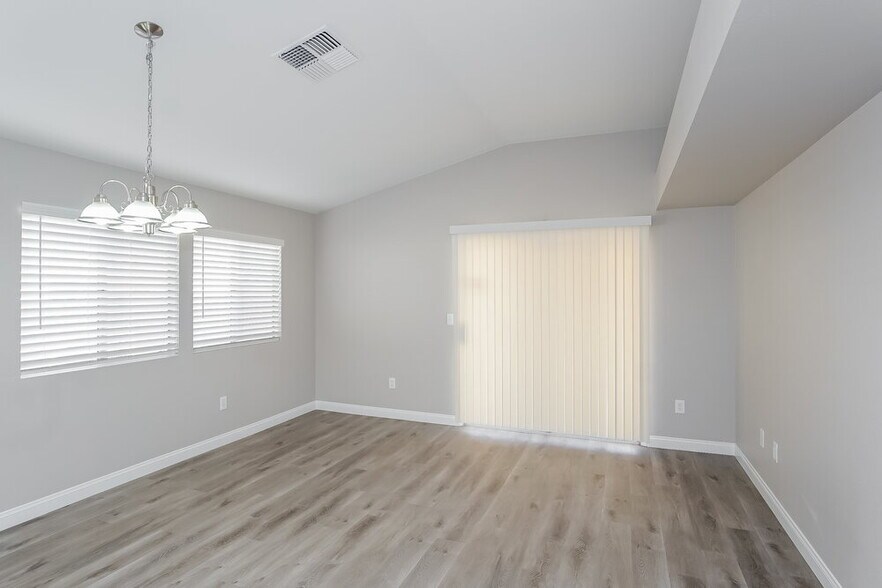 Building Photo - 4400 Sandhorse Ct