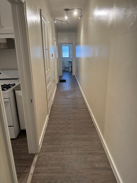 Gallery Hall - 1221 Stearns Dr