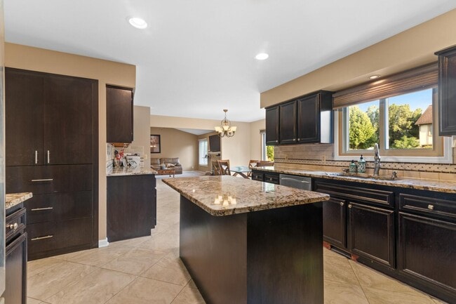 Building Photo - 6710 Westpointe Dr