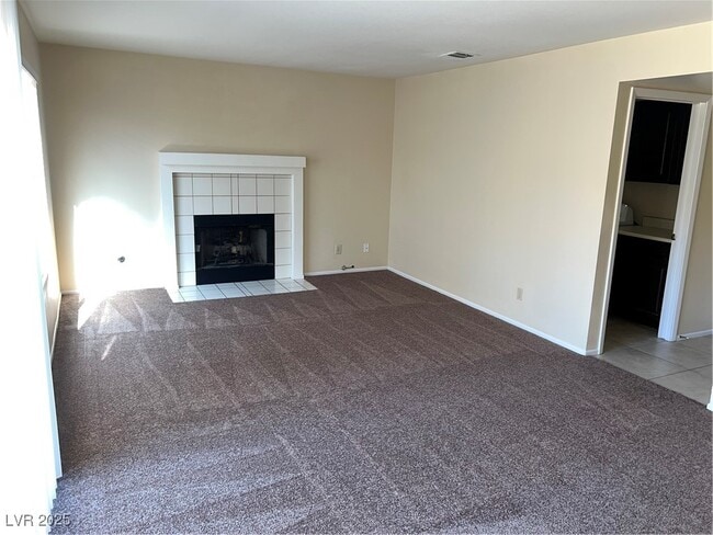 Building Photo - 19 Fantasia Ln