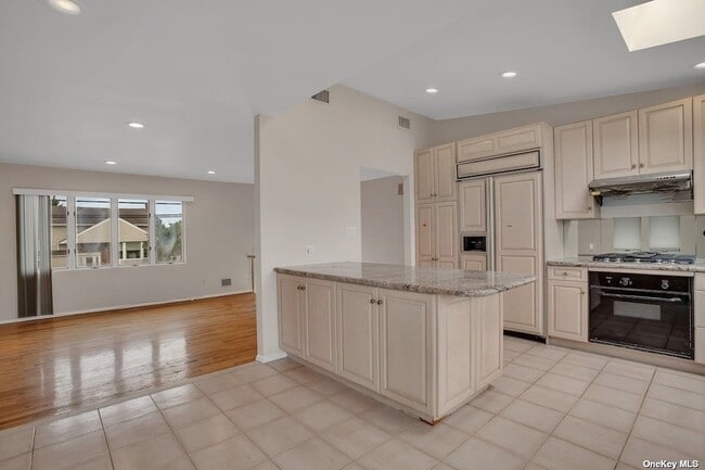 Building Photo - 3049 Clubhouse Rd