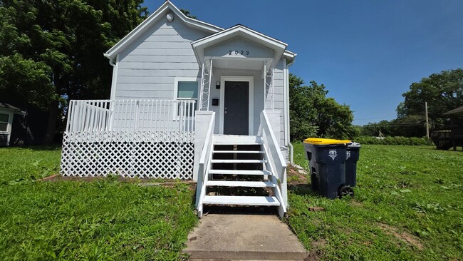Primary Photo - 3 Bedroom in rare to rent area!